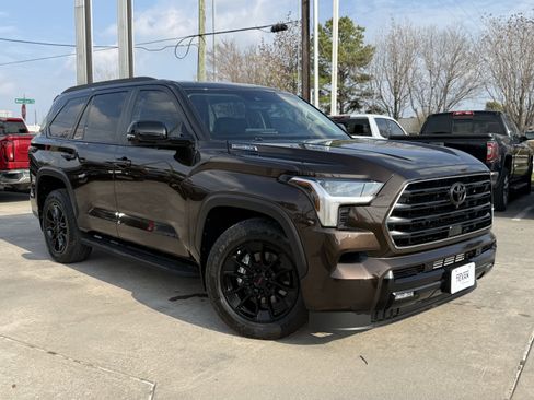 Used 2024 Toyota Sequoia Limited image 2