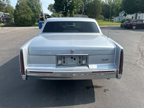 Used 1993 Cadillac De Ville Sedan FWD image 4