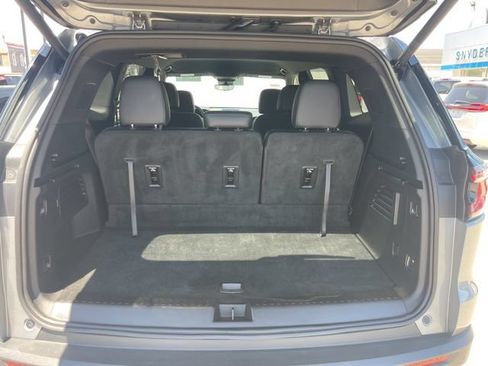 Used 2026 GMC Acadia Elevation w/ Elevation Premium Package FWD image 39