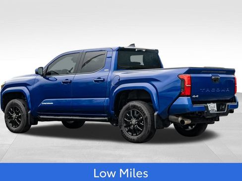 Used 2025 Toyota Tacoma SR5 AWD/4WD image 5