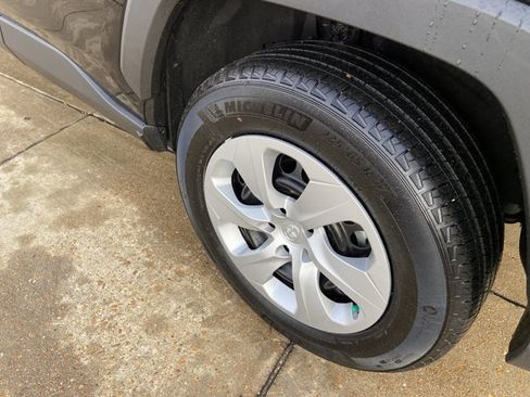 Used 2024 Toyota RAV4 LE image 29