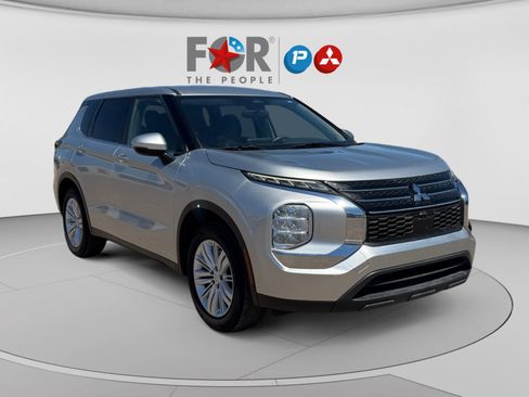Used 2022 Mitsubishi Outlander ES FWD image 7