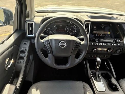 Certified 2025 Nissan Frontier SV w/ SV Convenience Package image 12