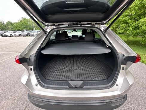 Used 2021 Toyota Venza LE AWD/4WD image 10