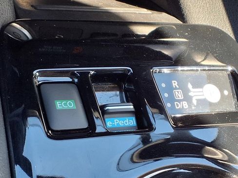 Used 2018 Nissan Leaf SL w/ SL Technology Package image 17