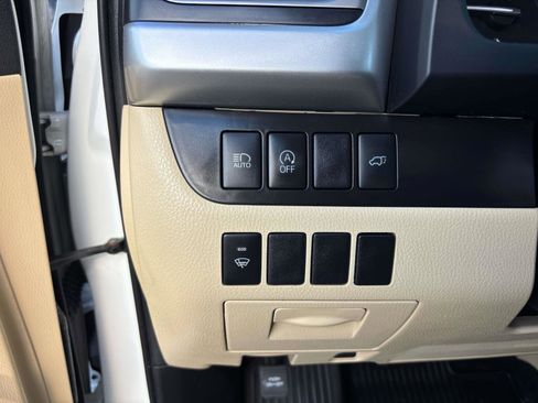 Used 2019 Toyota Highlander XLE image 23