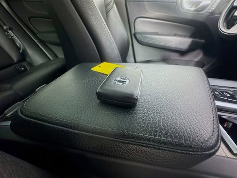 Used 2018 Volvo XC60 T5 Inscription w/ Convenience Package image 42