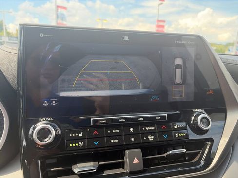 Used 2022 Toyota Highlander Limited AWD/4WD image 25