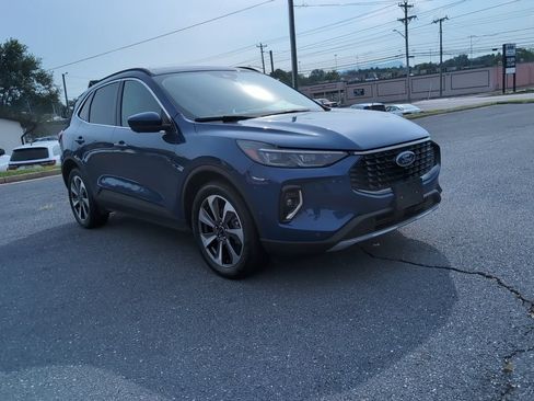 Certified 2023 Ford Escape Platinum w/ Premium Technology Package AWD/4WD image 3