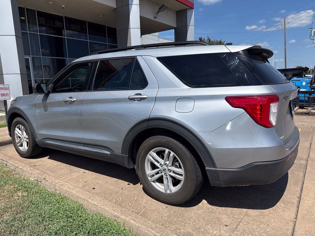Used 2023 Ford Explorer XLT RWD image 2