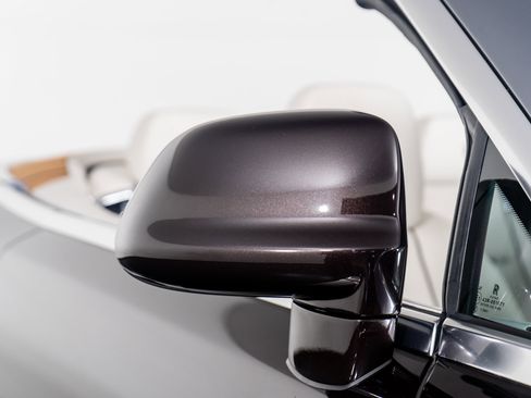 Used 2017 Rolls-Royce Dawn image 27