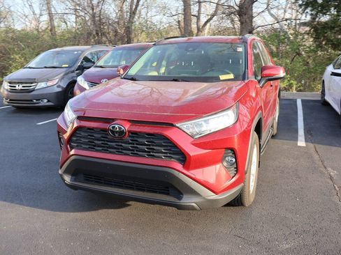 Used 2019 Toyota RAV4 XLE w/ Convenience Package image 3