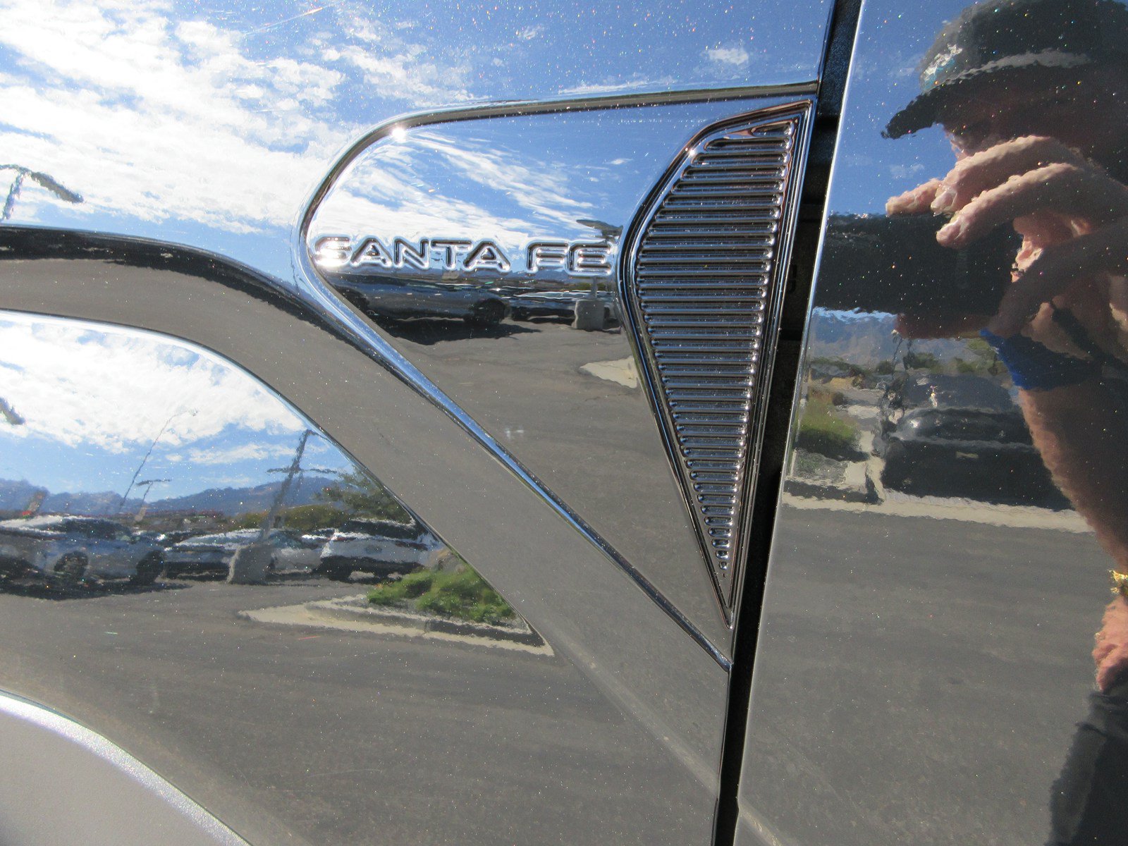 Used 2024 Hyundai Santa Fe Limited AWD/4WD image 3