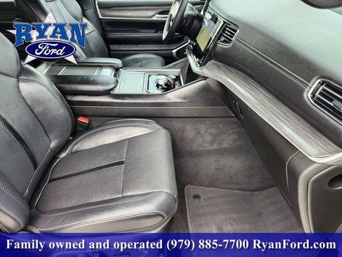 Used 2024 Jeep Wagoneer Series II w/ Flexible Seating Group RWD image 10