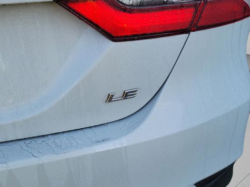 Used 2022 Toyota Camry LE image 19