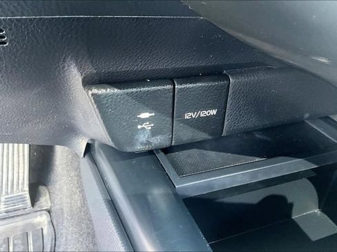 Used 2018 Toyota Camry SE w/ Moonroof Package FWD image 15