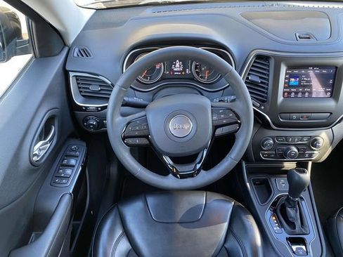 Used 2020 Jeep Cherokee Latitude Plus image 13