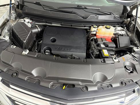 Used 2022 Chevrolet Traverse LT FWD image 28