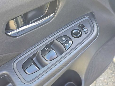 Used 2022 Nissan Versa SV FWD image 23