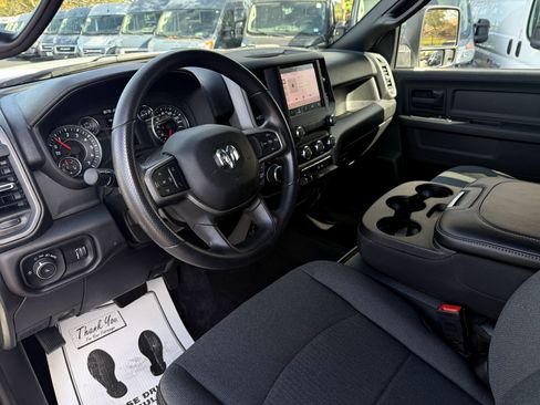 Used 2024 RAM 2500 Tradesman w/ Chrome Appearance Group image 15