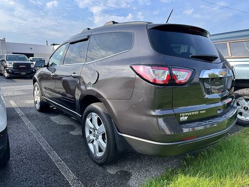 Used 2017 Chevrolet Traverse LT w/ Style and Technology Package AWD/4WD image 3