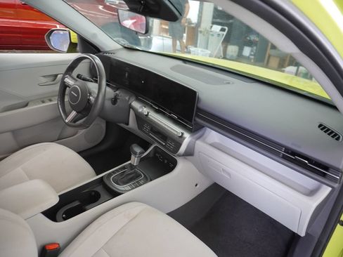 Used 2025 Hyundai Kona SEL FWD image 8