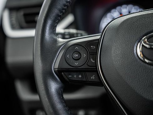 Used 2020 Toyota RAV4 XLE Premium image 29