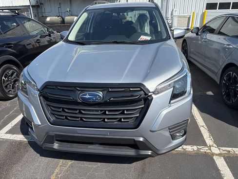 Used 2022 Subaru Forester Premium AWD/4WD image 2