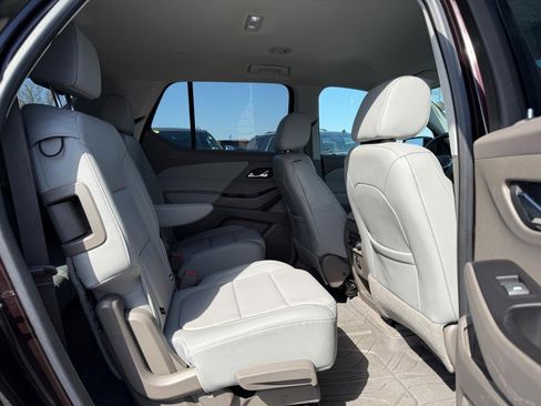 Used 2020 Chevrolet Traverse LT w/ Driver Confidence II Package image 11