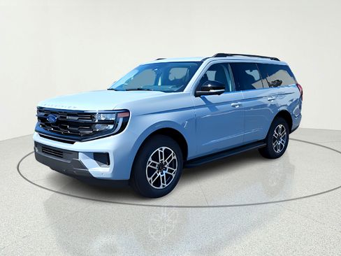 New 2026 Ford Expedition Active AWD/4WD image 2