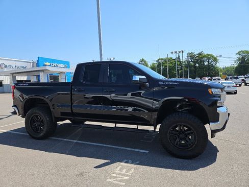 Used 2020 Chevrolet Silverado 1500 LT AWD/4WD image 4