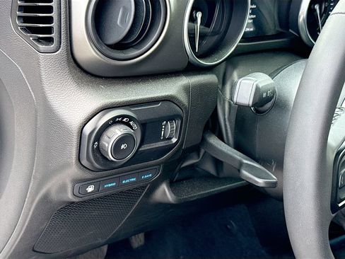 Used 2023 Jeep Wrangler Unlimited w/ Sun & Screen Package AWD/4WD image 11