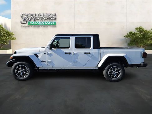 New 2026 Jeep Gladiator Sport AWD/4WD image 2