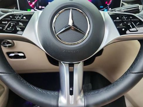 Used 2024 Mercedes-Benz GLC 300 4MATIC image 39