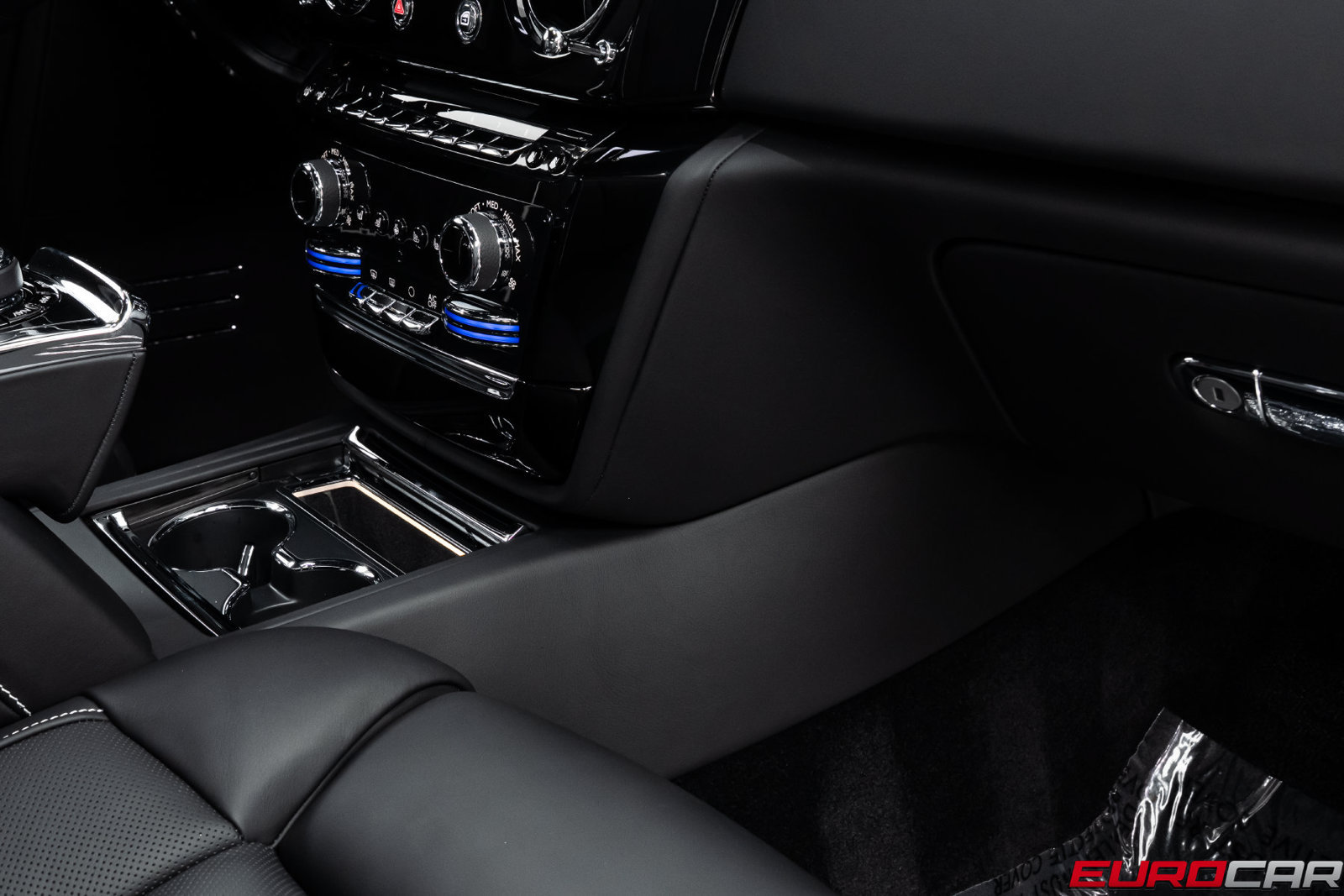 Used 2022 Rolls-Royce Phantom Sedan RWD image 38
