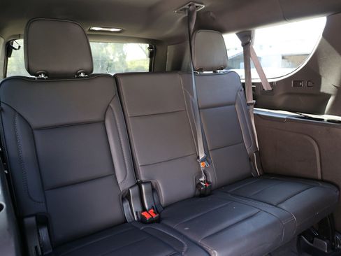 Used 2021 GMC Yukon XL Denali w/ Denali Premium Package AWD/4WD image 50