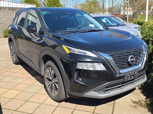 Used 2023 Nissan Rogue SV image 2