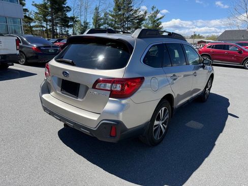 Used 2019 Subaru Outback 2.5i Limited AWD/4WD image 4