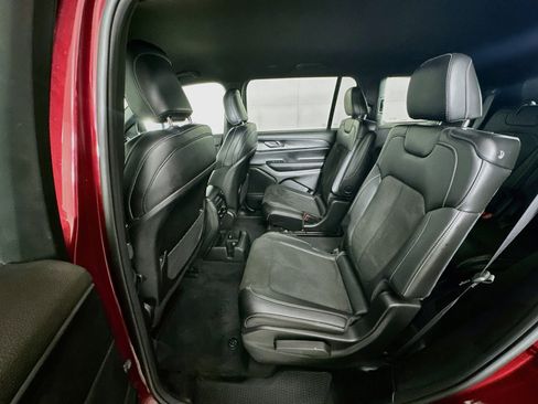 Used 2025 Jeep Grand Cherokee L Laredo RWD image 28