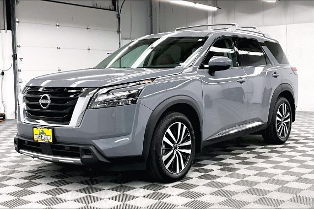 Used 2025 Nissan Pathfinder Platinum w/ Cargo Package FWD image 13