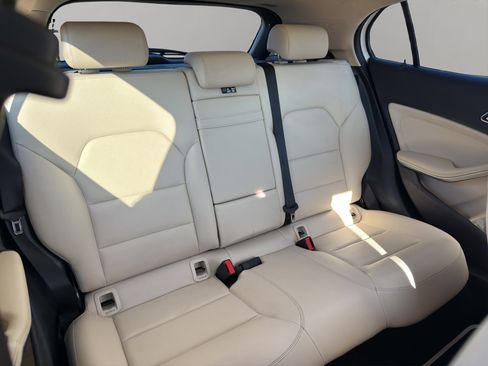 Used 2019 Mercedes-Benz GLA 250 4MATIC w/ Premium Package image 19