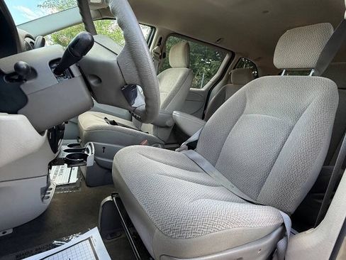 Used 2007 Dodge Caravan SXT FWD image 10