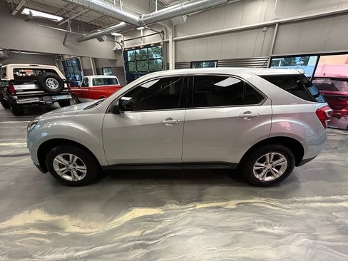 Used 2017 Chevrolet Equinox LS FWD image 30