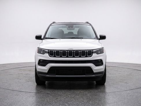 Used 2025 Jeep Compass Limited AWD/4WD image 2