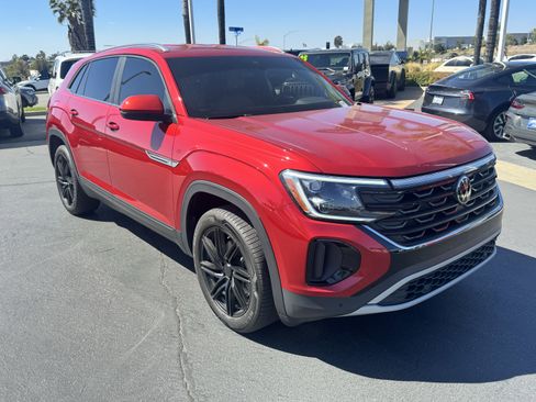 Used 2024 Volkswagen Atlas Cross Sport SE FWD image 2