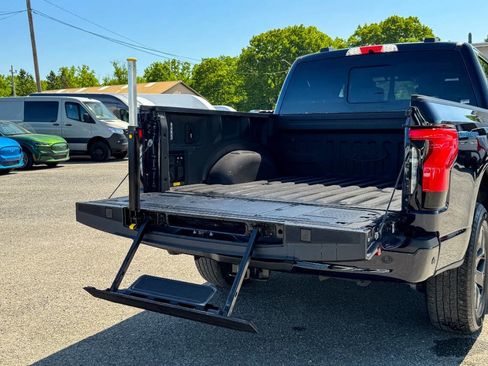 Used 2022 Ford F150 Lightning Lariat AWD/4WD image 21