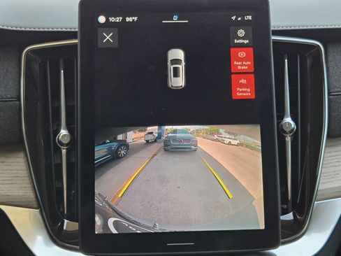 Certified 2025 Volvo XC90 B6 Core w/ Protection Package image 20