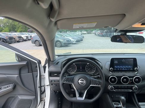 Used 2024 Nissan Sentra SV FWD image 11