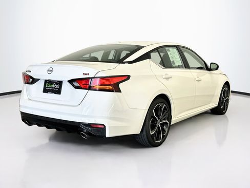 Used 2024 Nissan Altima 2.5 SR FWD image 9