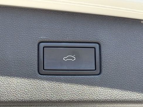 Used 2024 Volkswagen Tiguan SE image 10